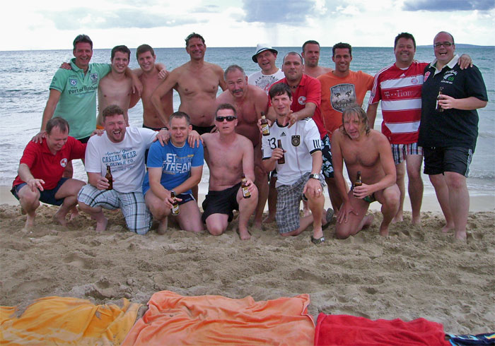 Die Spieler der Alten Herren E.K.U. am Strand von S'Arenal (Ballermann 4)